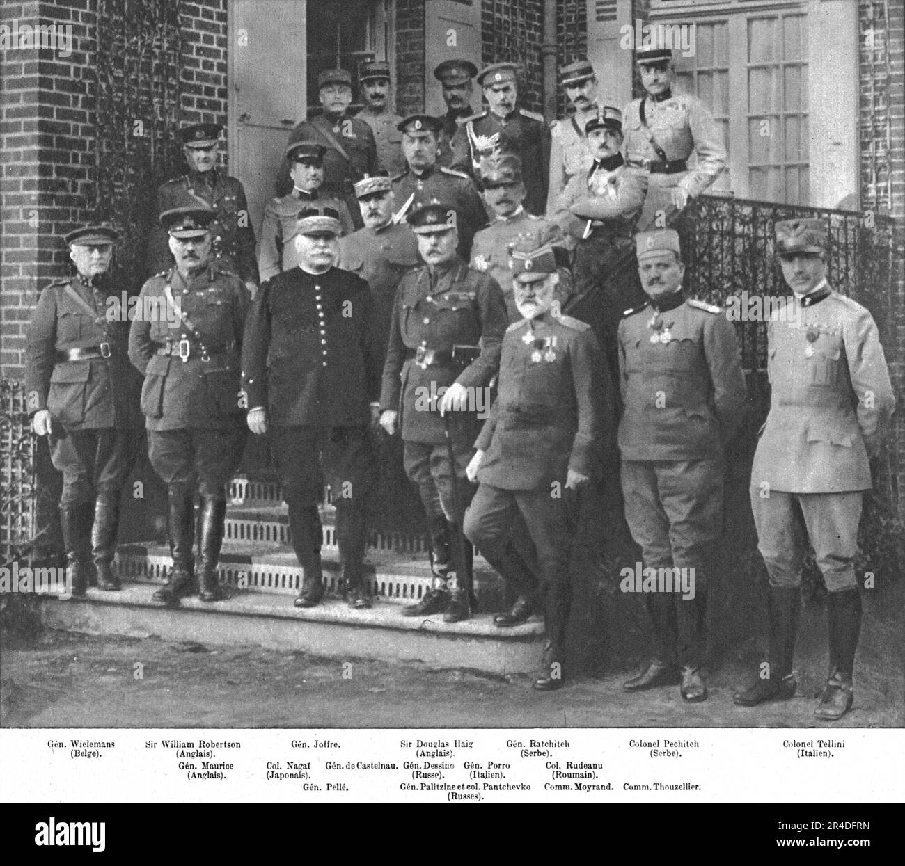 « Le récent Conseil de guerre des alliés au Grand quartier général Francais », 1916. De "Collection de la guerre IV L'Illustration Tomé CXLVIII. La guerre Juillet, Aout, septembre, octobre, novembre, Décembre 1916". (Le récent Conseil de guerre des alliés au Grand quartier général Francais). Banque D'Images