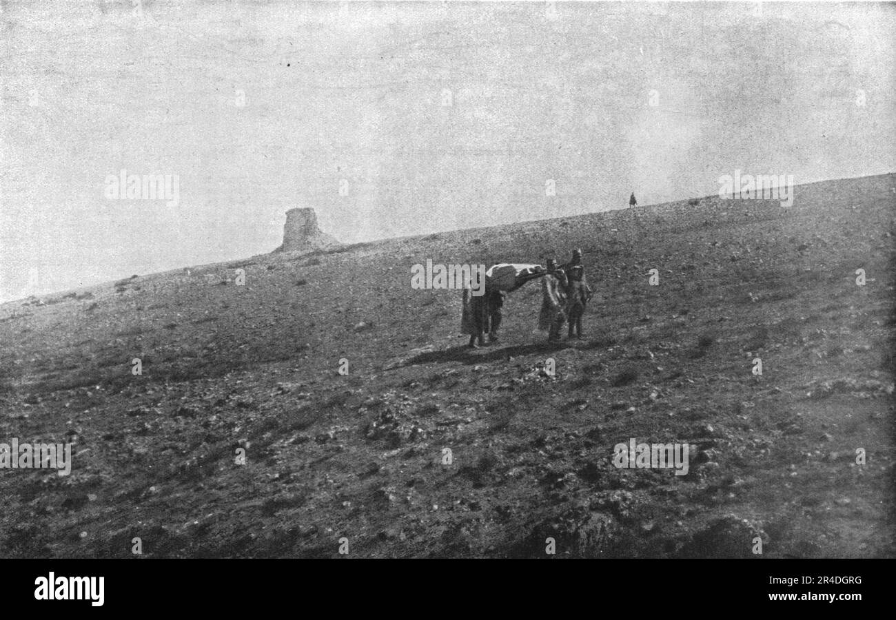 'Sur les champs de bataille Macédoniens de Gornitchevo et du Kaimaktchalan; la releve des blesses au col de Gornitchevo, apres les combats des 12-14 septembre.', 1916. De "Collection de la guerre IV L'Illustration Tomé CXLVII. La guerre Juillet, Aout, septembre, octobre, novembre, Décembre 1916". Banque D'Images