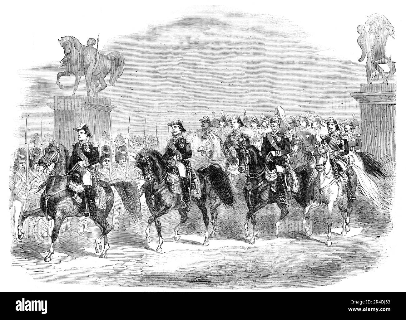 L'Empereur des Français et le Comte Orloff se présentant à la Grande Revue, dans le champ de Mars, [Paris], 1856. Vue de la '... scène imposante de l'état-major impérial : d'abord le prince Napoléon; ensuite, à quelques pas de distance, se trouve l'empereur... fatigué dans l'uniforme complet d'un officier général [et] monté sur l'un des plus beaux chargeurs d'Europe. Le comte Orloff, qui était le lion de l'époque, a roulé entre deux marais, Canrobert et Vaillant... le maréchal Magnan avait le commandement en chef, l'infanterie étant placée sous les ordres immédiats du général Regnault de Saint Jean d'Angely, et la cavalerie sous ces ordres Banque D'Images