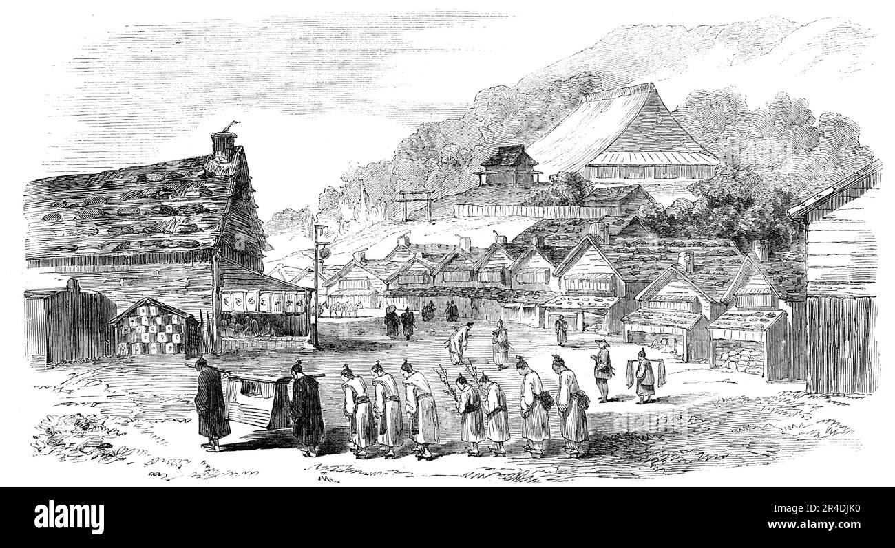 Rue à Hakodade, et procession funéraire, 1856. Extrait d'une lettre écrite par l'un des officiers de H .M .S. Winchester: 'Les esquisses que je vous ai envoyées vous donneront une bonne idée du genre de pays et des bâtiments publics parmi les Japonais. Les lieux de sépulture et les temples présentent une apparence particulière de la mer; et les croquis des figures transmettent une impression adéquate de l'apparence que ces personnes singulières présentent. Leurs manches suspendues lâches sont cousues à la partie inférieure, ce qui fait une bonne poche, dans laquelle ils mettent leurs mouchoirs, ventilateurs, ou papier. De Banque D'Images