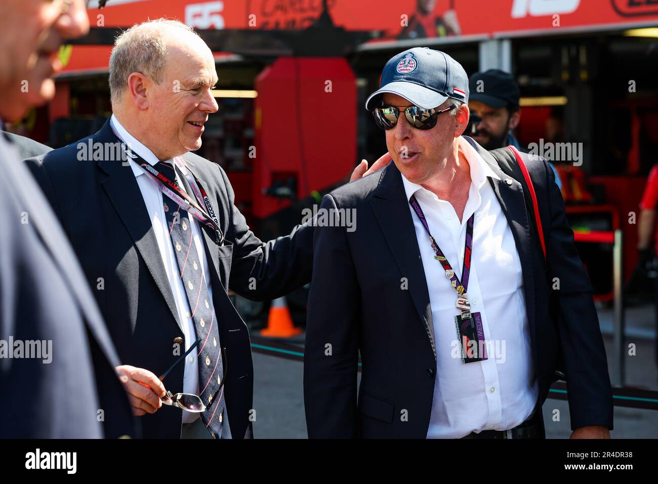 HSH Prince Albert II de Monaco, avec SUTTON Keith, dans le pitlane, pendant le Grand Prix de Formule 1 de Monaco. , . Championnat du monde de Formule un de 26 mai à 28, 2023 sur le circuit de Monaco, à Monaco - photo Florent Gooden/DPPI crédit: DPPI Media/Alamy Live News Banque D'Images