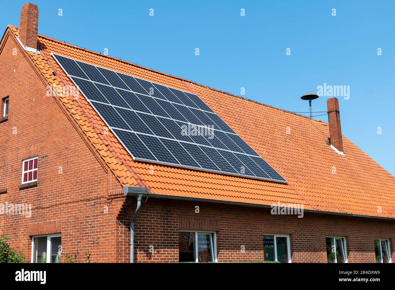 Ancienne ferme de Petershagen avec panneaux solaires. Banque D'Images