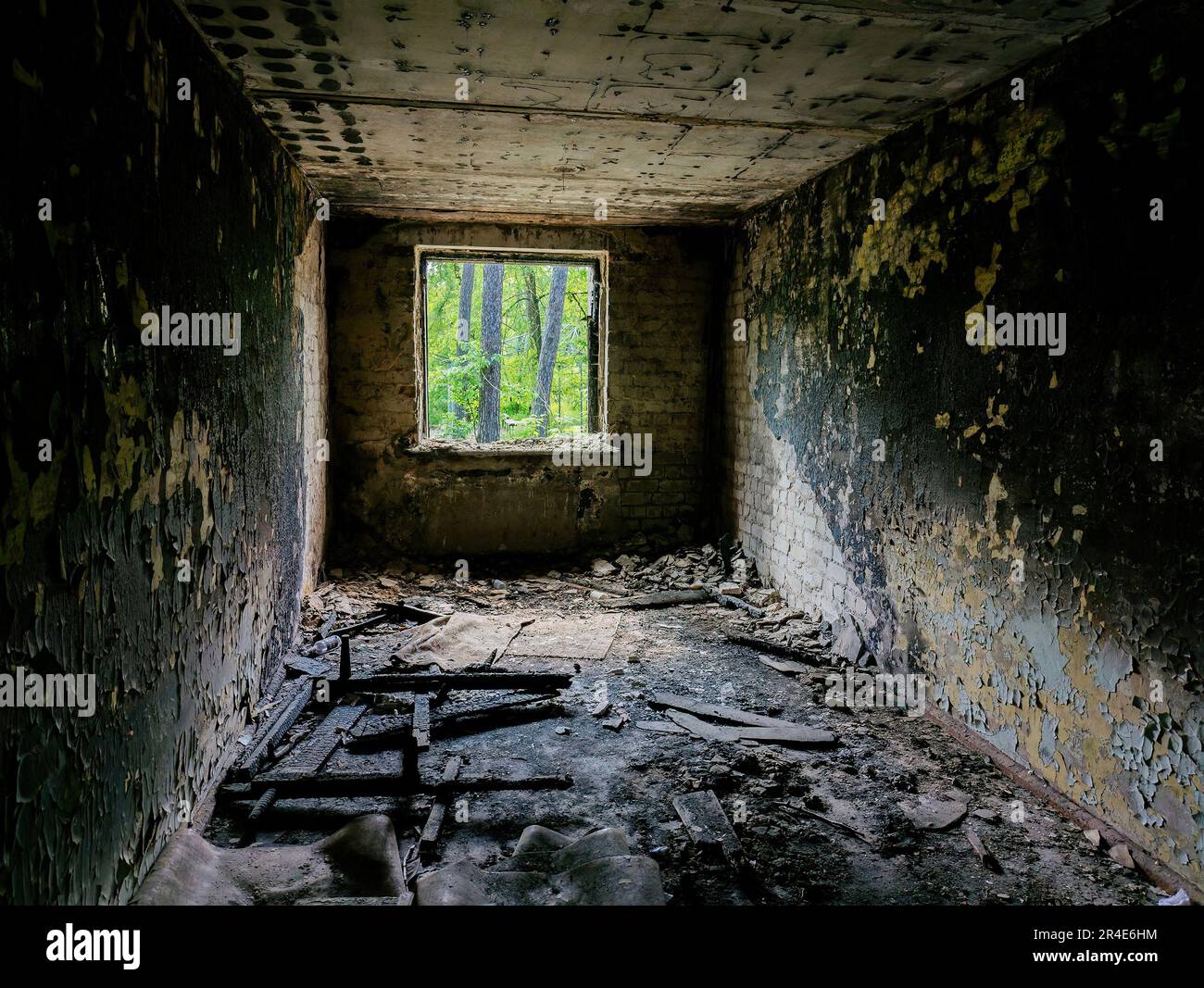 Intérieur de pièce brûlé dans la maison d'appartement. Conséquences du concept d'incendie. Banque D'Images