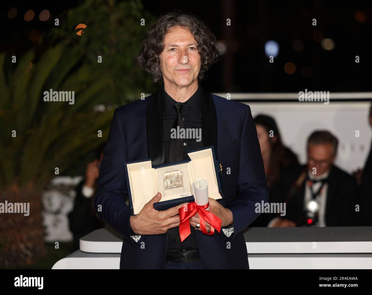 Jonathan Glazer, winner of the jury prize award for the film 'The Zone of Interest', poses for photographers during a photo call following the awards ceremony at the 76th international film festival, Cannes, southern France, Saturday, May 27, 2023. (Photo by Vianney Le Caer/Invision/AP) Banque D'Images