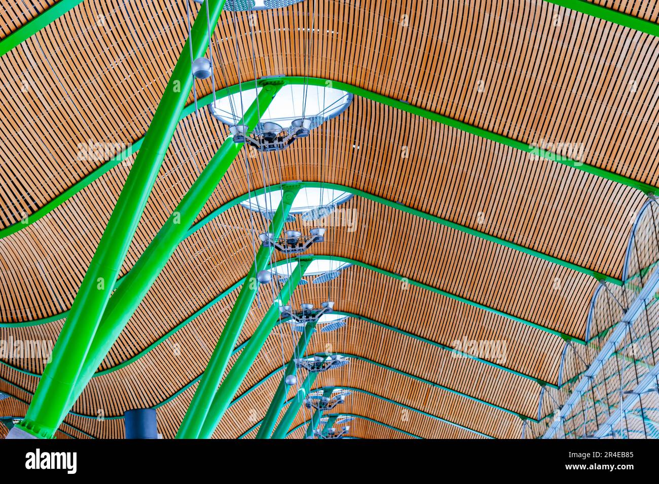 Terminal 4 Madrid-Barajas. Adolfo Suárez aéroport Madrid–Barajas. Adolfo Suárez l'aéroport de Madrid–Barajas, communément appelé aéroport de Madrid–Barajas, est le Banque D'Images