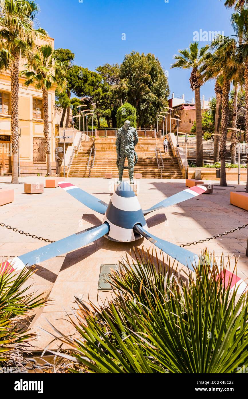 Ancienne plaza de l'aviateur de Melillas García Morato, aviateur commandant de l'Aviation fasciste. Actuellement Plaza de la Aviacion Española. Au centre Banque D'Images