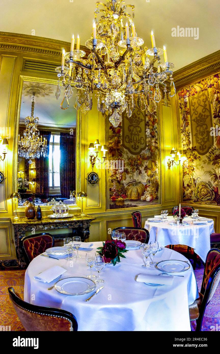 PARIS - Restaurant haute cuisine - l'Ambroisie, 9, place des Vosges, 75004, 19th c. salle à manger salon intérieur Banque D'Images