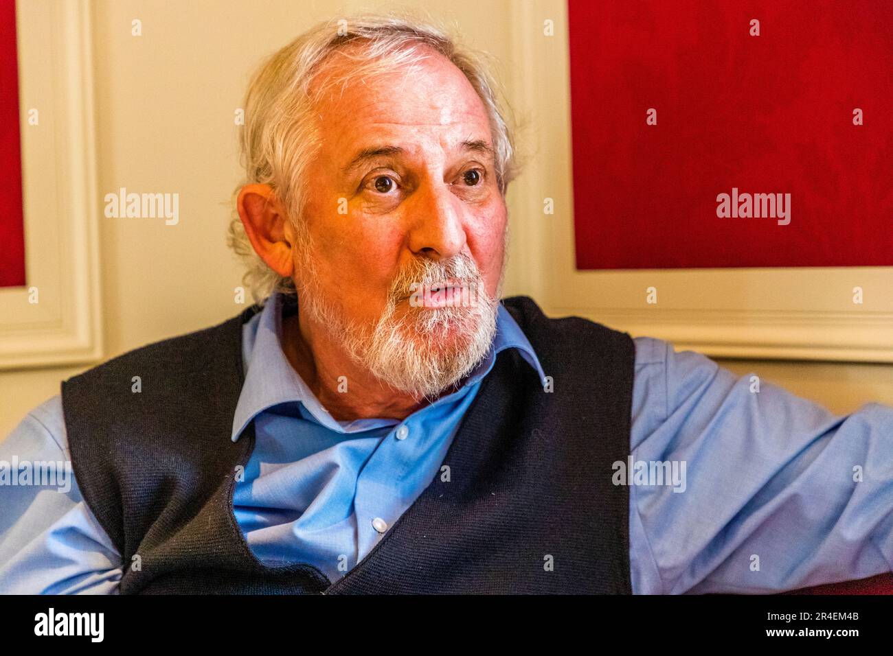 Ludwig Rigaud, inventeur de la Salzbourg d'origine Venusbrüstchen (mamelons de Vénus) a grandi dans la maison où est né Wolfgang Amadeus Mozart, que sa famille a acheté de la famille Hagenauer il y a plus de 100 ans. Lorenz Hagenauer était propriétaire et ami de la famille Mozart. Au premier étage de la maison de Getreidegasse 9 se trouvait l'Alte Hagenauerische Specereywarenhandlung, la première adresse de Salzbourg pour les gourmandises, le café et les épices, que Ludwig Rigaud a continué à gérer avec son frère jusqu'en 1994. Salzbourg, Autriche Banque D'Images