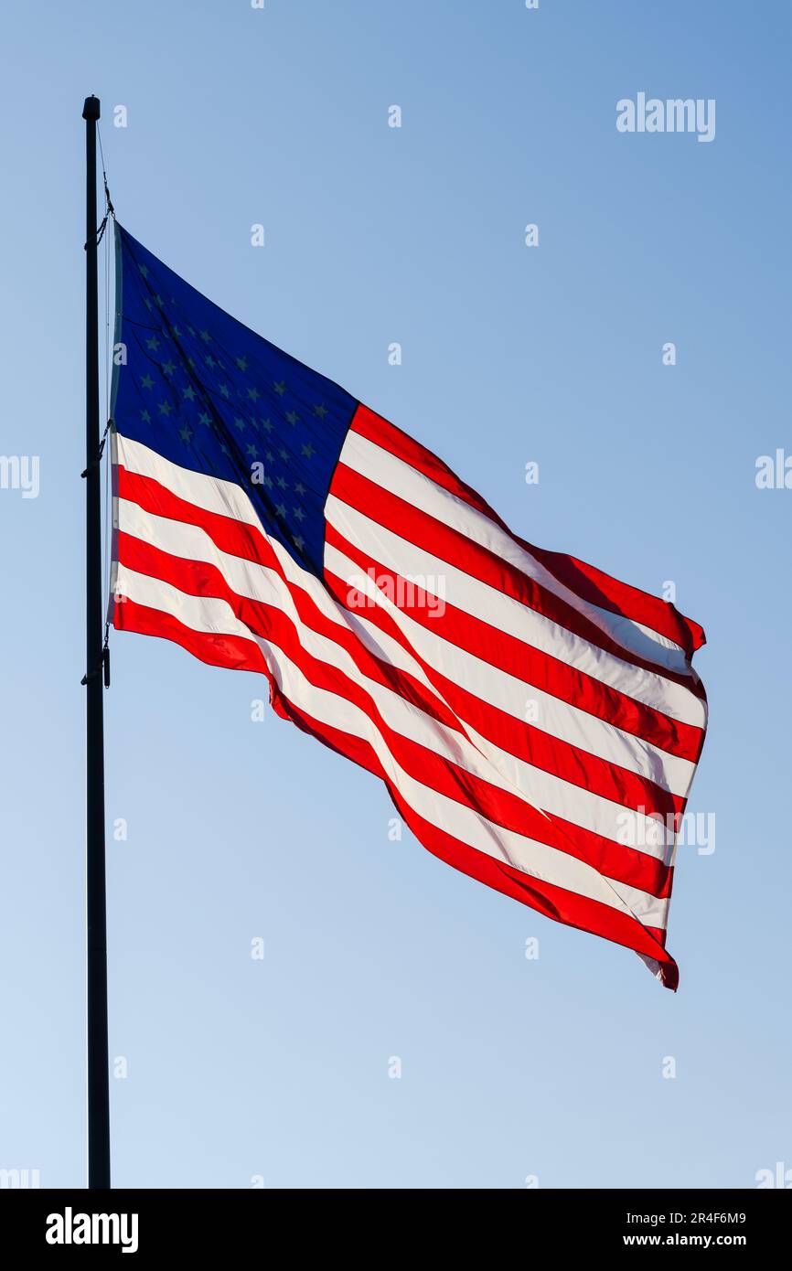 Etats-Unis d'Amérique drapeau national des étoiles et des rayures sur le poteau Banque D'Images