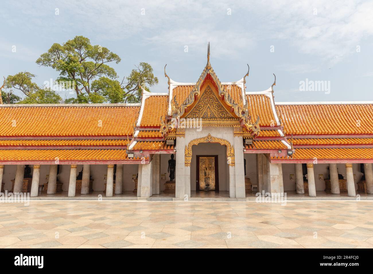 Salle d'ordination (ubosoot) de Wat Benchamabophit Dusitvanaram (Temple de marbre), temple bouddhiste (wat) à Bangkok, Thaïlande Banque D'Images