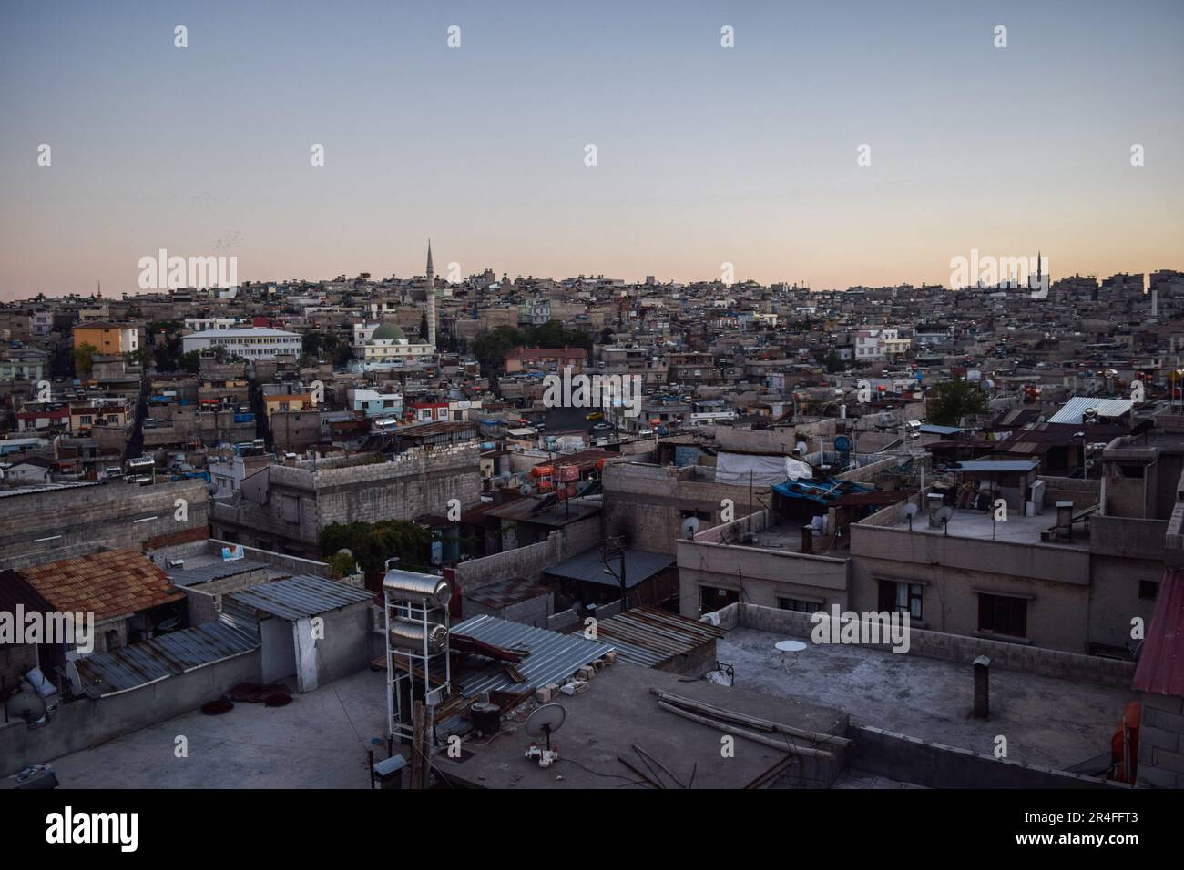 Vue générale à Istanbul, Turquie sur 27 mai 2023. Les Turcs sont aujourd'hui confrontés à de très grandes tensions alors que la Turquie se dirige à nouveau vers les élections de dimanche, deux semaines après l'élection de 14 mai, aucun des candidats à la présidence n'a reçu plus de cinquante pour cent des voix. Dans la plupart des pays, cela peut sembler un échec du parti au pouvoir et du dirigeant autoritaire de longue date de la Turquie, Recep Tayyip Erdogan. Cependant, la plupart des médias semblent considérer qu'il est fait complii pour Erdogan de vaincre Kemal Kilicdaroglu. (Photo de Mouneb Taim/INA photo Agency/Sipa USA) Banque D'Images