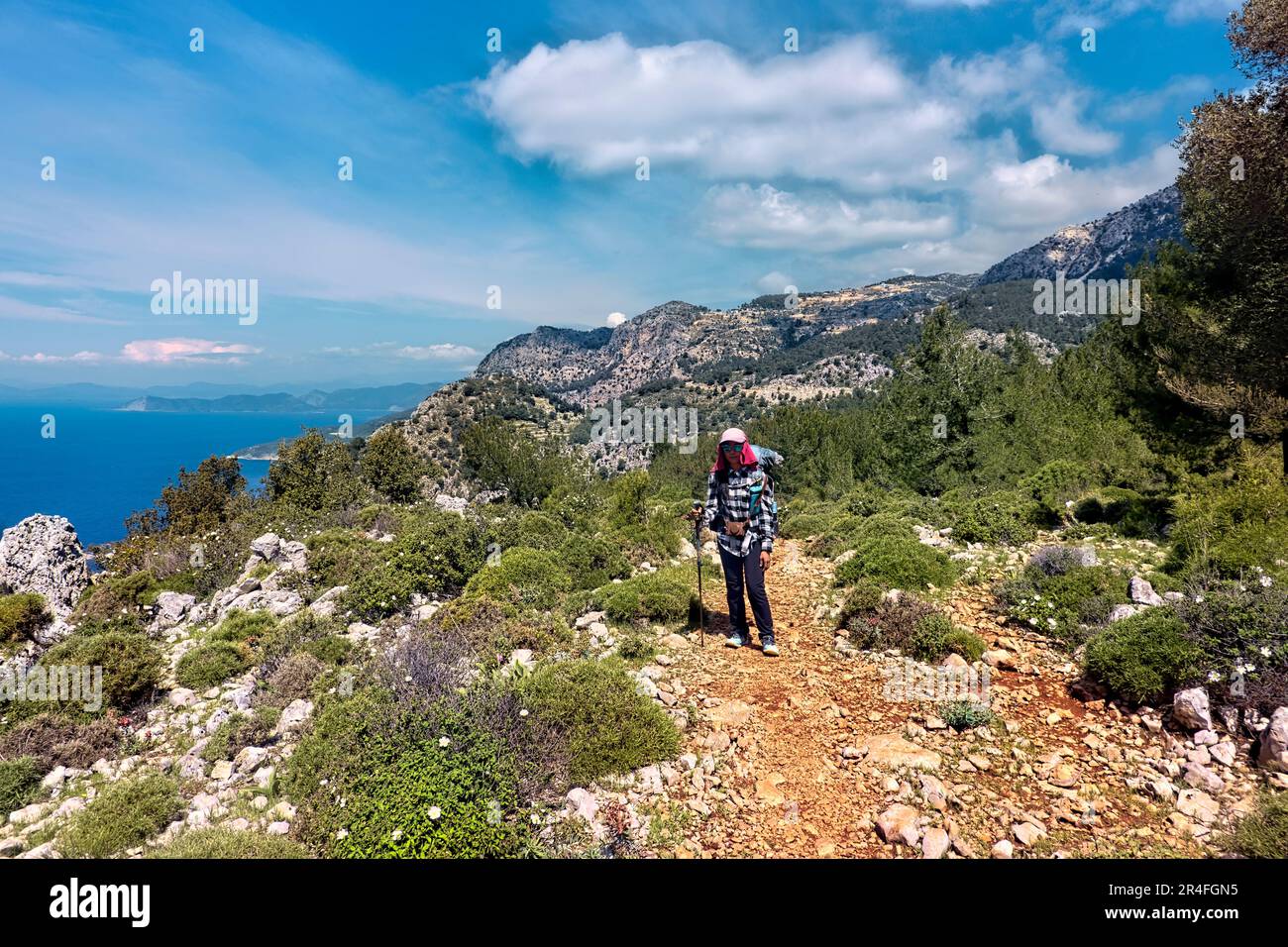Randonnée au-dessus de la mer Égée sur la voie lycienne, Kas, Turquie Photo  Stock - Alamy