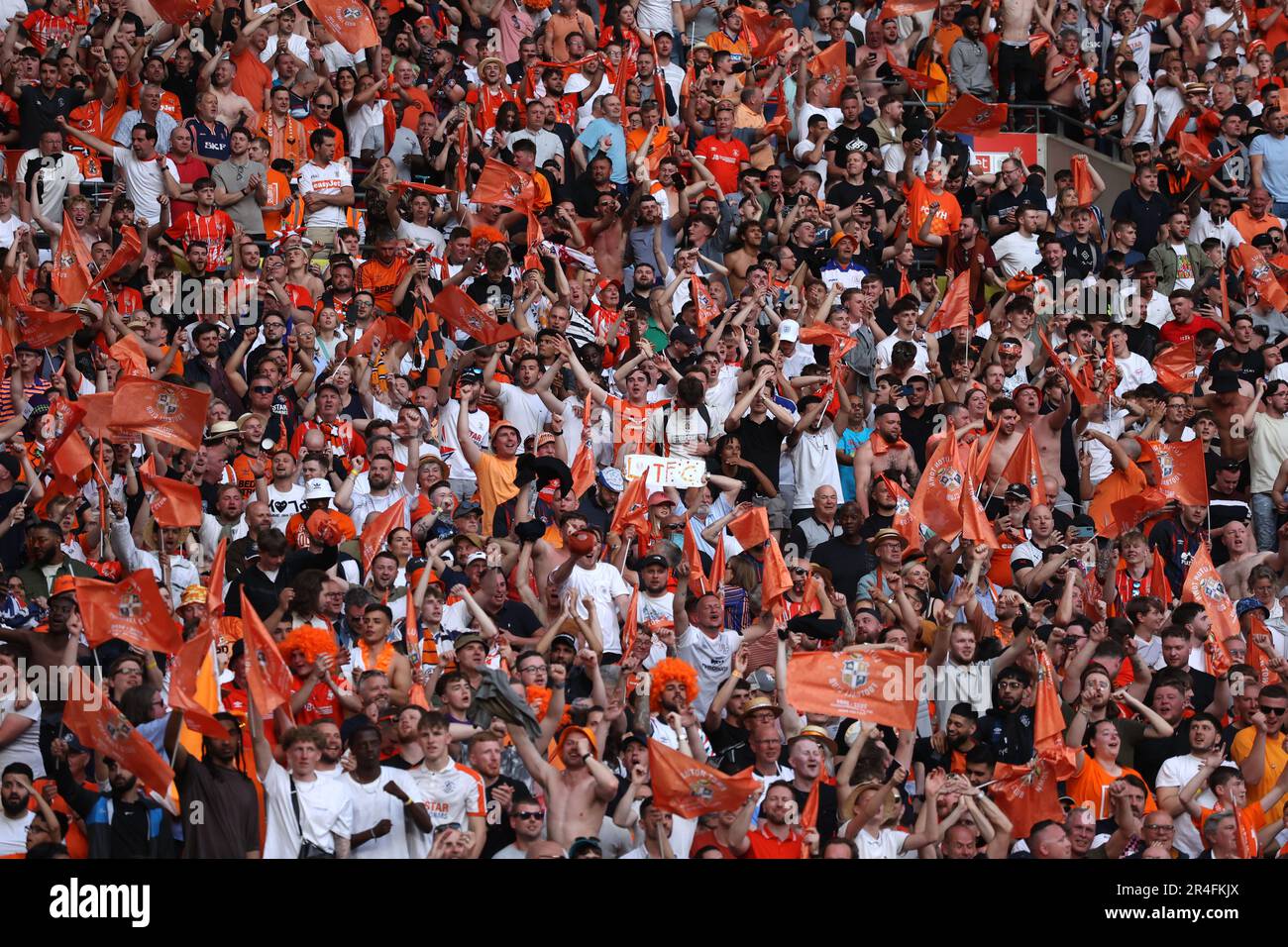 Londres, Royaume-Uni. 27th mai 2023. Les fans de Luton au championnat EFL jouent-off final Coventry City v Luton Town Match au stade Wembley, Londres, Royaume-Uni, le 26th mai 2023. Crédit : Paul Marriott/Alay Live News Banque D'Images
