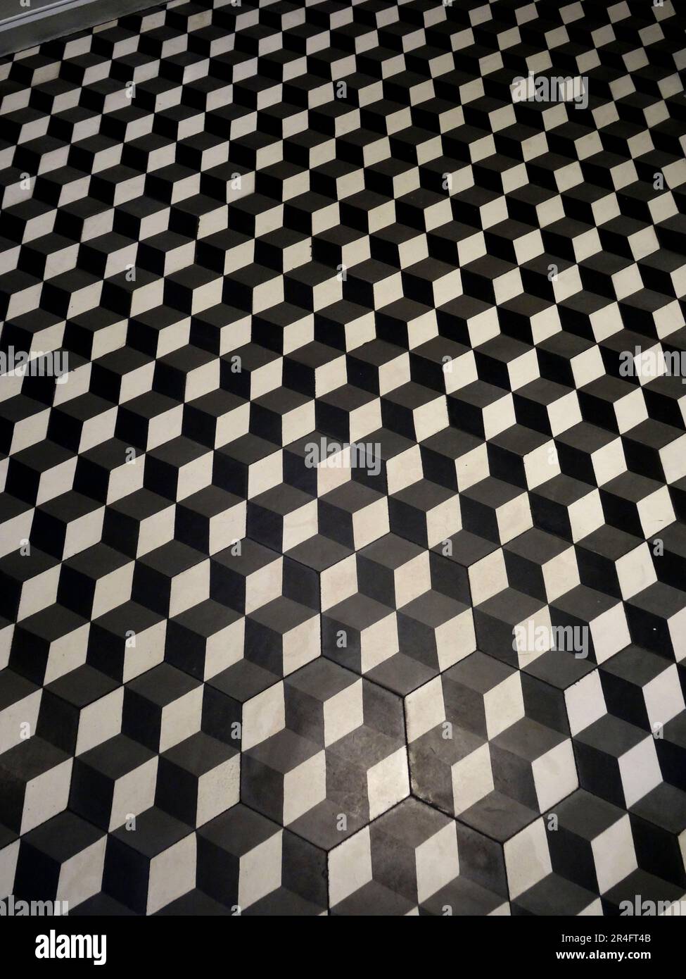 Abstrait de carreaux noirs et blancs dans un motif holographique en losange Banque D'Images