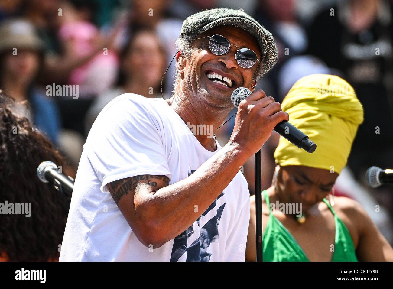 Rome, France. 27th mai 2023. 27 mai 2023, Rome, France: La chanteuse française et ancien joueur de tennis Yannick NOAH se produit sur scène lors d'un concert à Roland-Garros 2023, tournoi de tennis Grand Slam, aperçus sur 27 mai 2023 au stade Roland-Garros à Paris, France - photo Matthieu Mirville/DPPI/LiveMedia. (Credit image: © Matthieu Mirville/LPS via Credit: Zuma Press/Alay Live News Banque D'Images