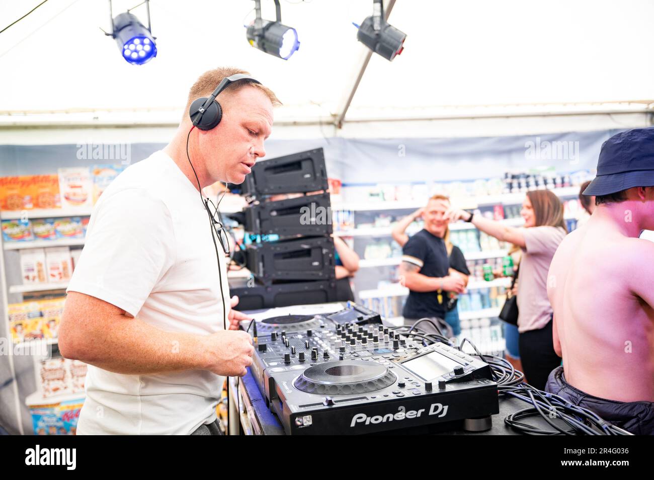 Warrington, Royaume-Uni. 27th mai 2023. Les festivaliers ont été élés le jour 1 du Festival 2023 de la semaine de la NBHD de Warrington, crédit : Gary Mather/Alamy Live News Banque D'Images