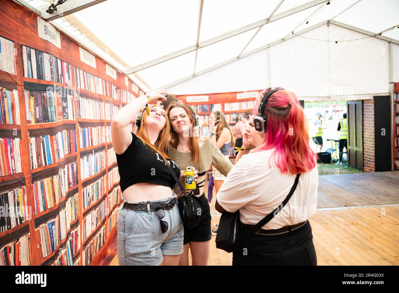 Warrington, Royaume-Uni. 27th mai 2023. Les festivaliers ont été élés le jour 1 du Festival 2023 de la semaine de la NBHD de Warrington, crédit : Gary Mather/Alamy Live News Banque D'Images