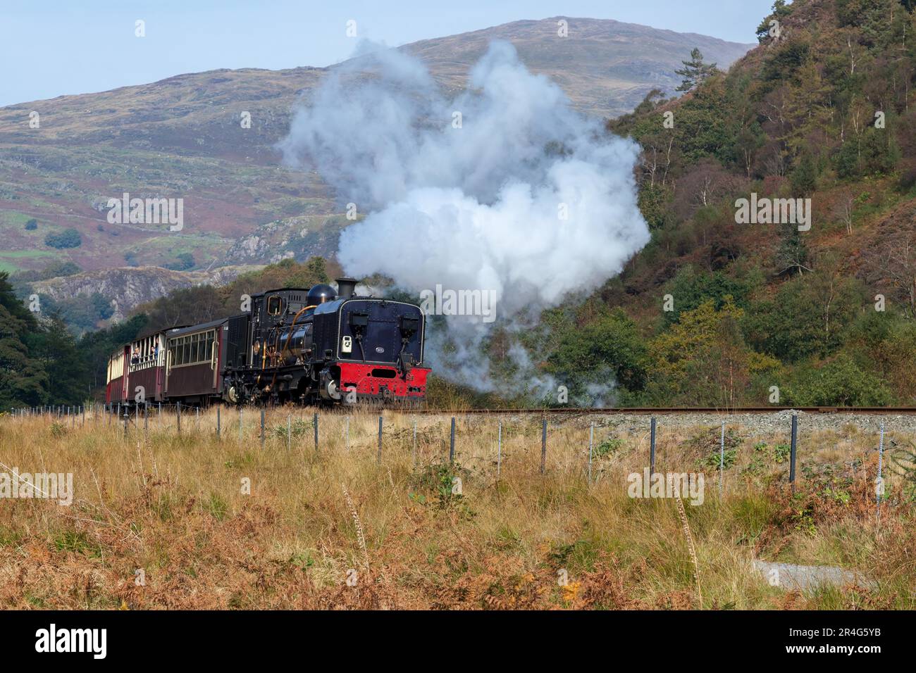 Welsh Highland Railway près de la rivière Glaslyn au pays de Galles, au Royaume-Uni Banque D'Images