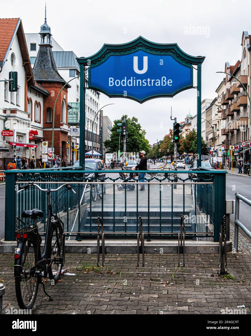 U Boddinstraße Station de métro U-Bahn dessert la ligne U8, Neukölln, Berlin, Allemagne il est situé en dessous de Hermannstrasse à l'intersection Banque D'Images