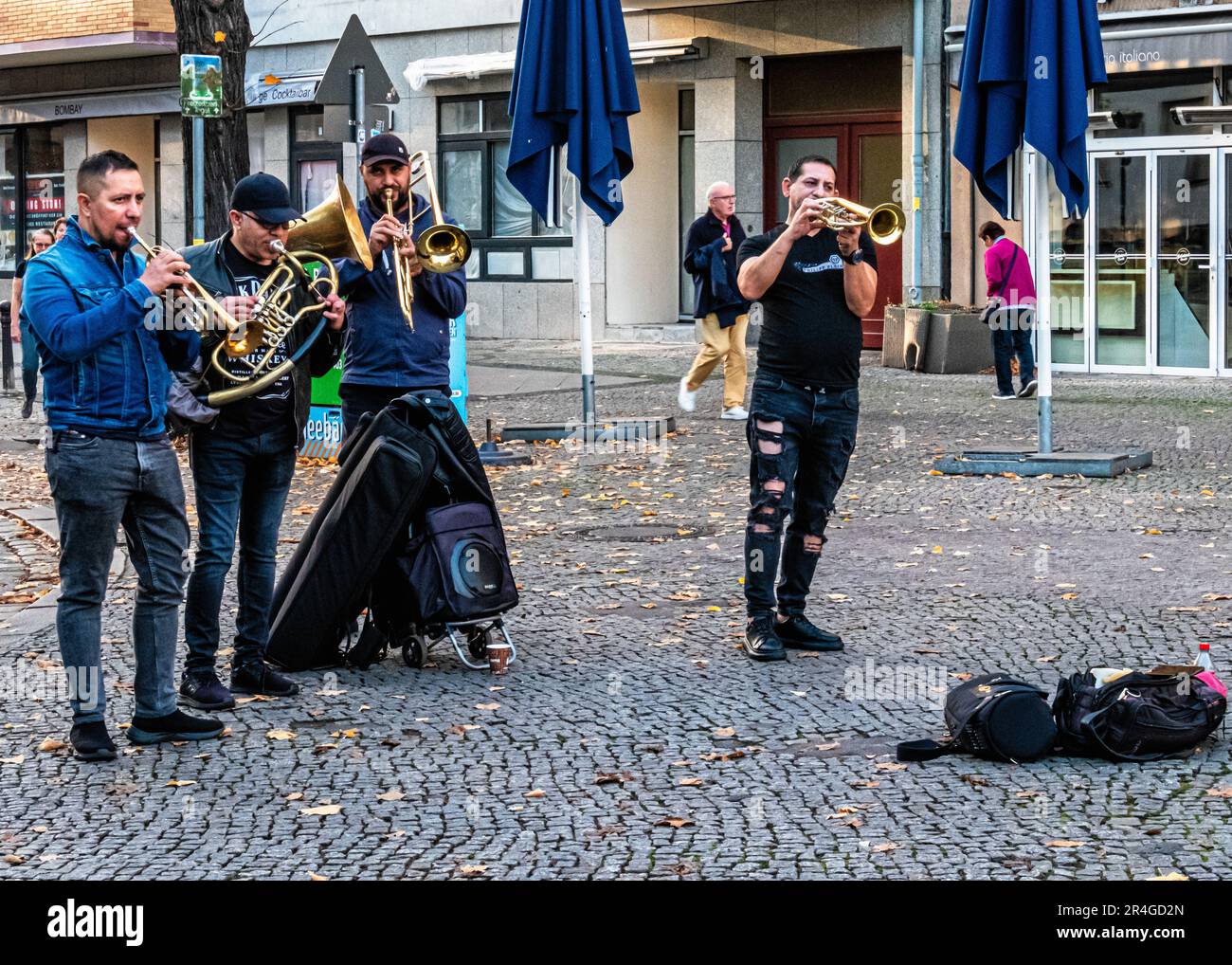 Musiciens de rue qui divertit et jouent des instruments de musique en laiton, Alt-Tegel, Reinickendorf, Berlin Banque D'Images