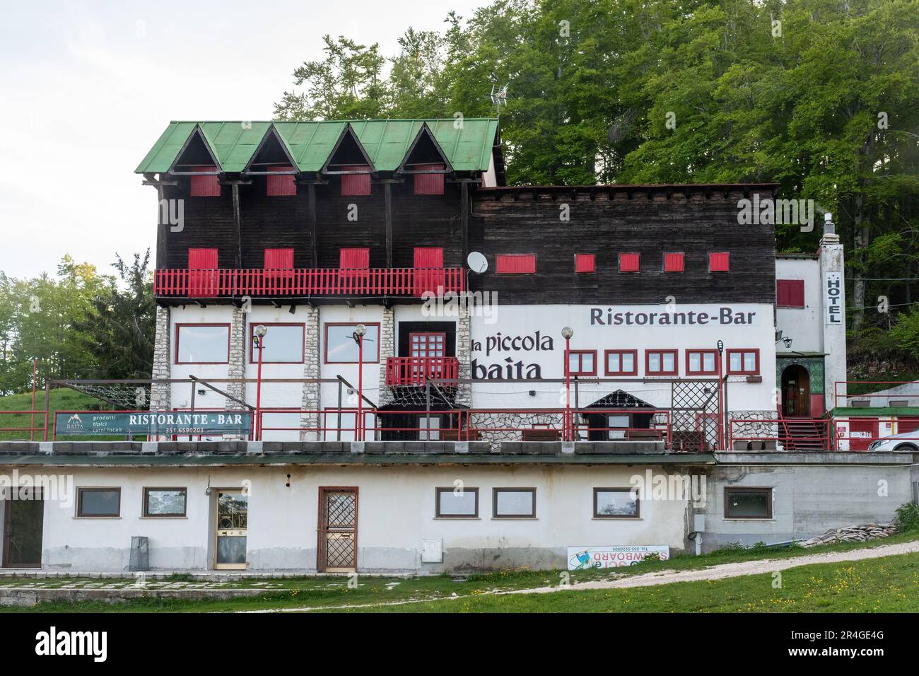 Hotel la Piccola Baita, dans la station de ski italienne de Terminillo dans les montagnes Apennine, Italie, Europe, en mai Banque D'Images