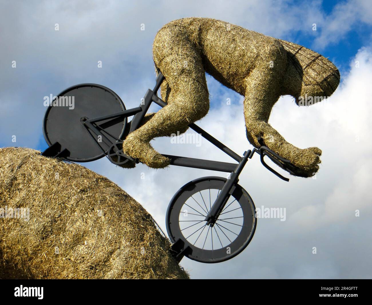 Sculpture en paille du cycliste olympique Banque D'Images