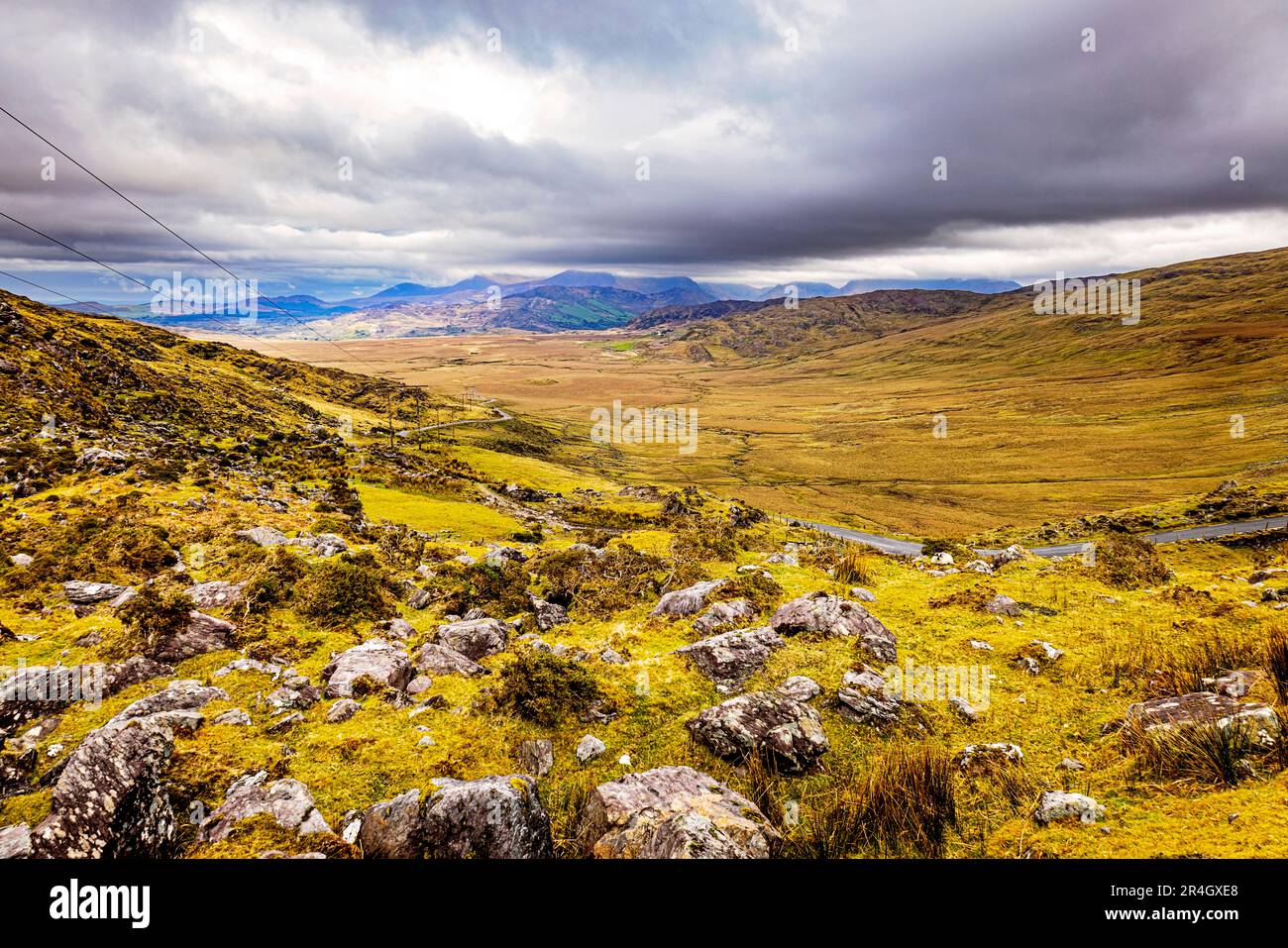 Vue depuis le col de Ballaghasheen, comté de Kerry, Irlande Banque D'Images