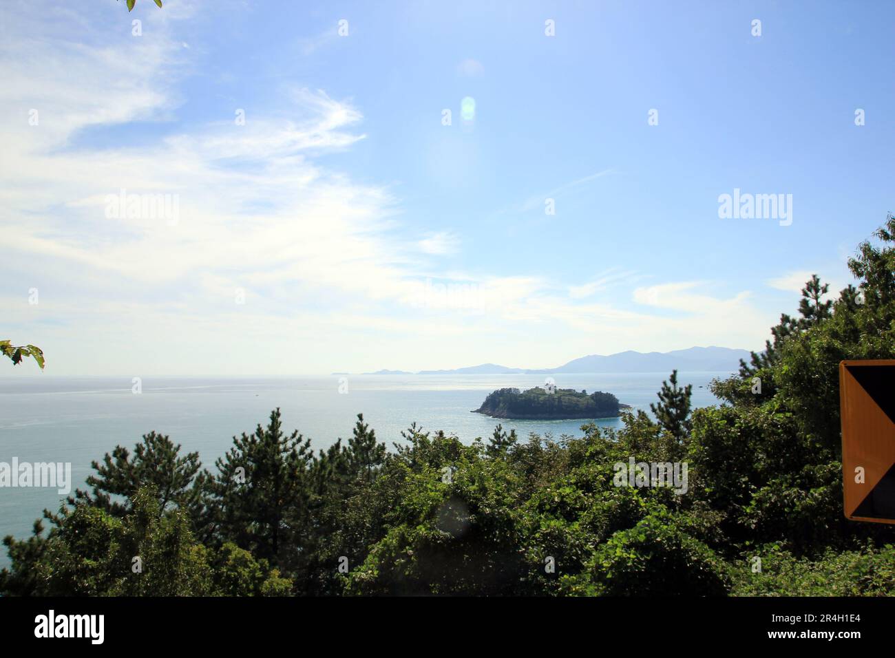 Mer du Sud, Saryang-myeon, Tongyeong-si, Gyeongsangnam-do, île de Saryangdo, îles, petites îles, îles du sud de la Corée du Sud, bleu océan Pacifique Banque D'Images