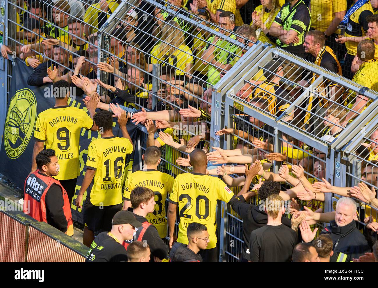 Anthony Modeste Nr. 20 BVB Raphael Guerreiro, BVB 13 Julien Duranville , BVB 16 Sébastien Haller, BVB 9 après le match BORUSSIA DORTMUND - FSV MAINZ 05 2-2, BVB a perdu la chance pour le titre. 1.Ligue allemande de football sur 27 mai 2023 à Dortmund, Allemagne. Saison 2022/2023, match jour 34, 1.Bundesliga, 34.Spieltag, BVB, MZ, © Peter Schatz / Alamy Live News - LES RÉGLEMENTATIONS DFL INTERDISENT TOUTE UTILISATION DE PHOTOGRAPHIES comme SÉQUENCES D'IMAGES et/ou QUASI-VIDÉO - Banque D'Images