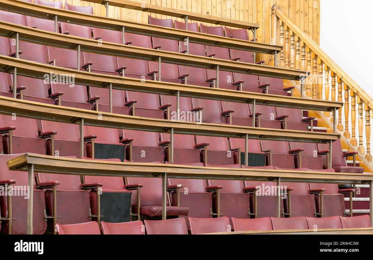 Rangées de sièges pliables à plusieurs niveaux dans Anatomy Lecture Theatre, Old Medical School, University of Edinburgh, Écosse, Royaume-Uni Banque D'Images