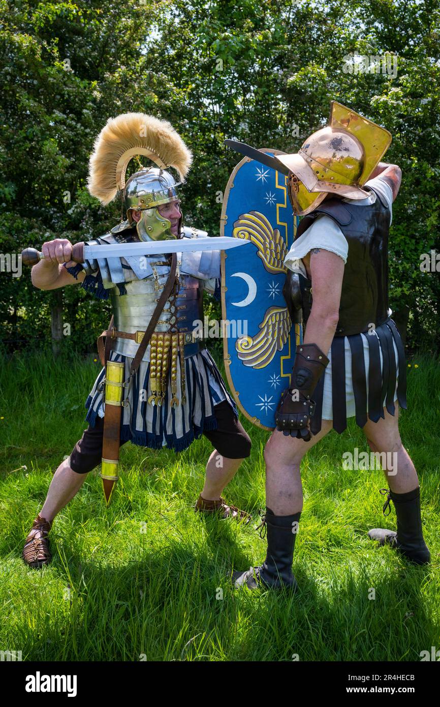 Chalfont, Royaume-Uni. 28 mai 2023. Les gladiateurs participent aux Jeux de gladiateurs au Chiltern Open Air Museum. Mis à vie par Britannia, l'un des plus grands (et plus anciens) groupes romains de reconstitution de l'U.K, les ré-acteurs montrent la vie en Grande-Bretagne romaine dans le 1st siècle après J.-C. Chiltern Open Air Museum raconte l'histoire de la région de Chilterns par la préservation de bâtiments historiques, de paysages et de culture. Credit: Stephen Chung / Alamy Live News Banque D'Images