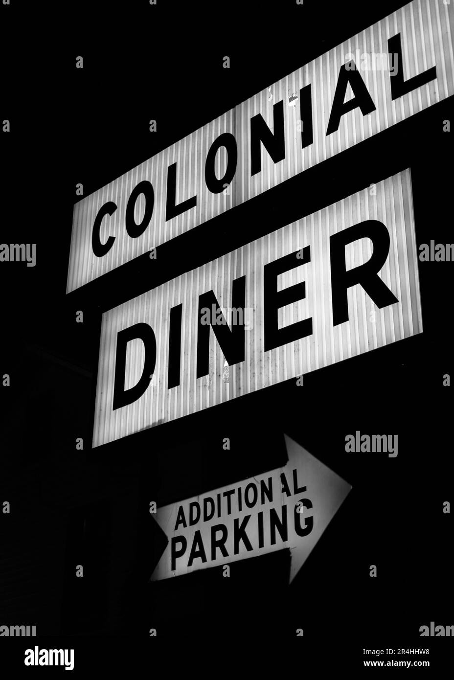 Le panneau colonial Diner vintage la nuit, Middletown, New York Banque D'Images