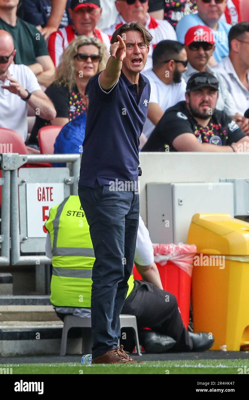 Thomas Frank, directeur de Brentford, donne des instructions à son équipe lors du match Premier League Brentford vs Manchester City au Brentford Community Stadium, Londres, Royaume-Uni, 28th mai 2023 (photo de Gareth Evans/News Images) Banque D'Images
