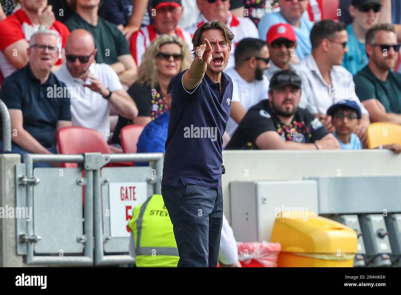 Londres, Royaume-Uni. 28th mai 2023. Thomas Frank, directeur de Brentford, donne des instructions à son équipe lors du match Premier League Brentford vs Manchester City au Brentford Community Stadium, Londres, Royaume-Uni, 28th mai 2023 (photo de Gareth Evans/News Images) à Londres, Royaume-Uni, le 5/28/2023. (Photo de Gareth Evans/News Images/Sipa USA) Credit: SIPA USA/Alay Live News Banque D'Images