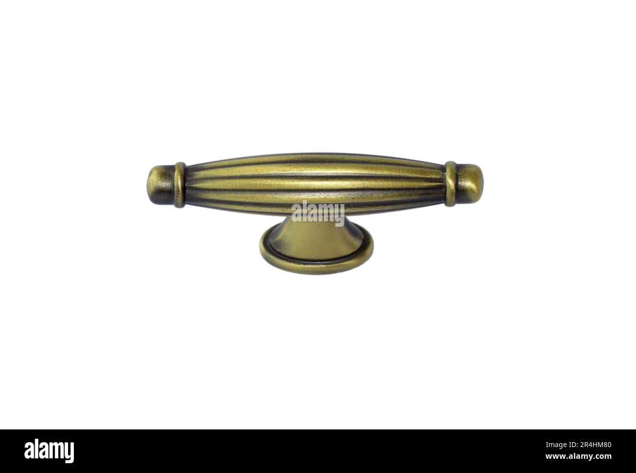 Belle poignée de porte en cuivre avec un relief. Isolé sur fond blanc Banque D'Images