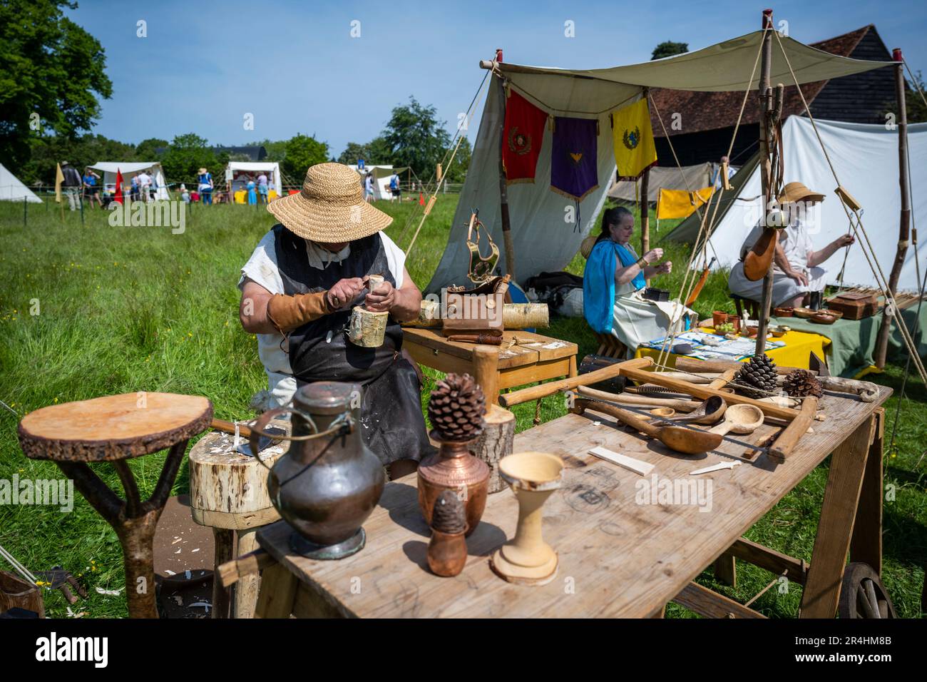 Chalfont, Royaume-Uni. 28 mai 2023. Un sculpteur artisanal en bois, qui fait partie des Jeux Gladiator au Chiltern Open Air Museum. Mis à vie par Britannia, l'un des plus grands (et plus anciens) groupes romains de reconstitution de l'U.K, les ré-acteurs montrent la vie en Grande-Bretagne romaine dans le 1st siècle après J.-C. Chiltern Open Air Museum raconte l'histoire de la région de Chilterns par la préservation de bâtiments historiques, de paysages et de culture. Credit: Stephen Chung / Alamy Live News Banque D'Images