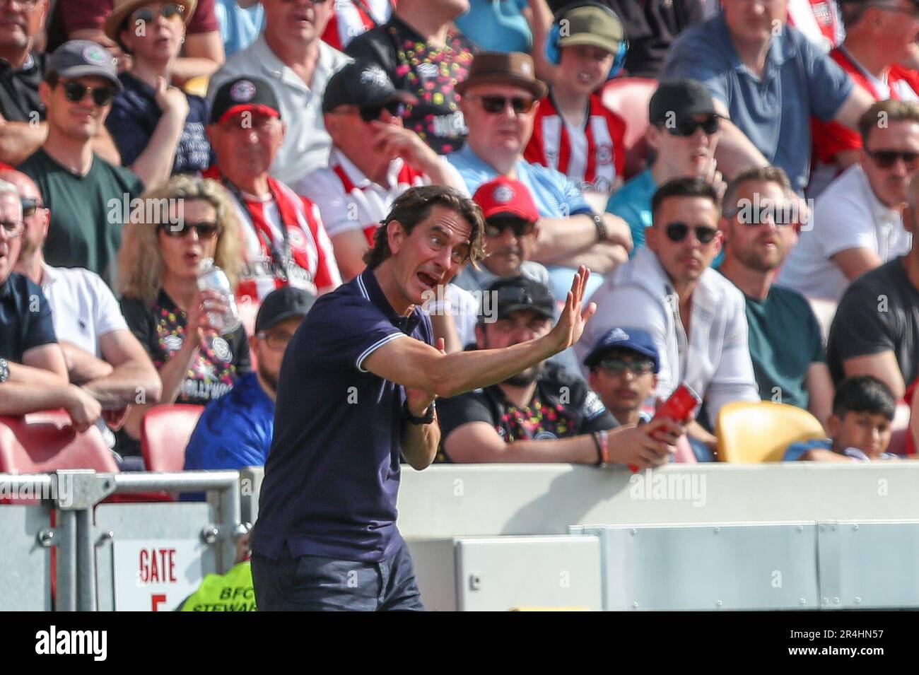 Thomas Frank, directeur de Brentford, donne des instructions à son équipe lors du match Premier League Brentford vs Manchester City au Brentford Community Stadium, Londres, Royaume-Uni, 28th mai 2023 (photo de Gareth Evans/News Images) Banque D'Images
