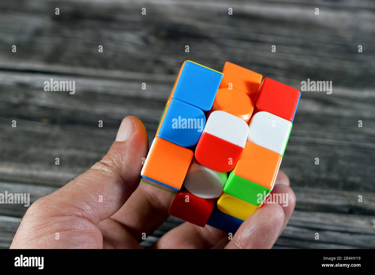 Le Rubik's Cube, puzzle combiné, cube de puzzle rapide, chacun des six visages a été couvert par neuf autocollants, chacun de l'une des six couleurs unies: wh Banque D'Images