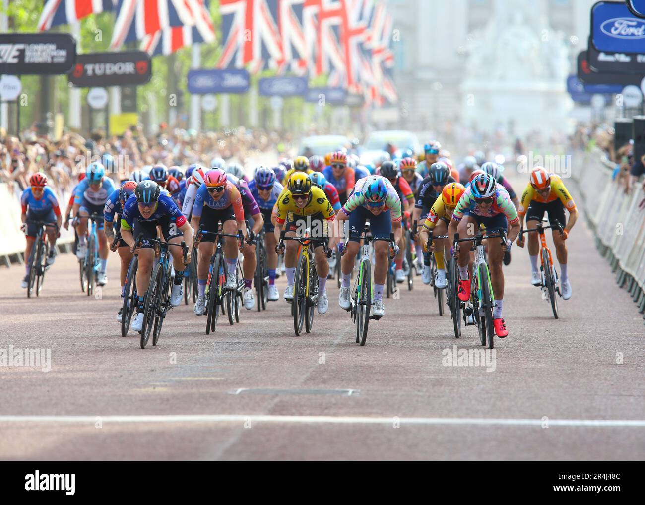 Londres, Royaume-Uni. 28th mai 2023. Charlotte Kool sur son chemin à la victoire sur la dernière étape sur le Mall, Ride London Classique, 28th mai 2023, crédit: chris wallis/Alay Live News crédit: chris wallis/Alay Live News Banque D'Images