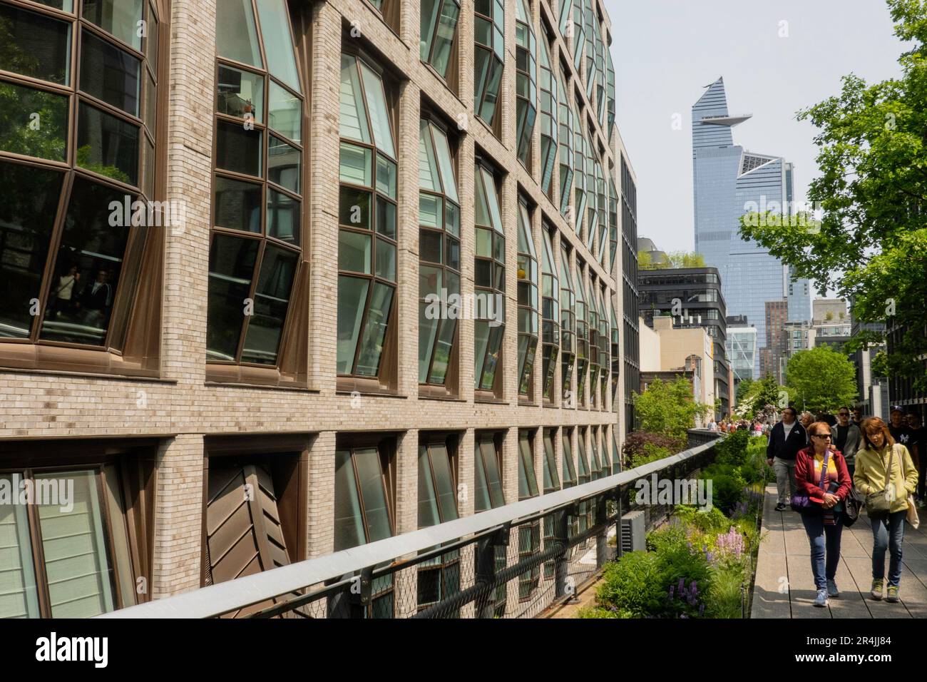 Thomas Heatherwick a conçu des tours résidentielles avec des fenêtres en tonneau le long de la High Line à W. 18th St., 2023, NYC, USA Banque D'Images