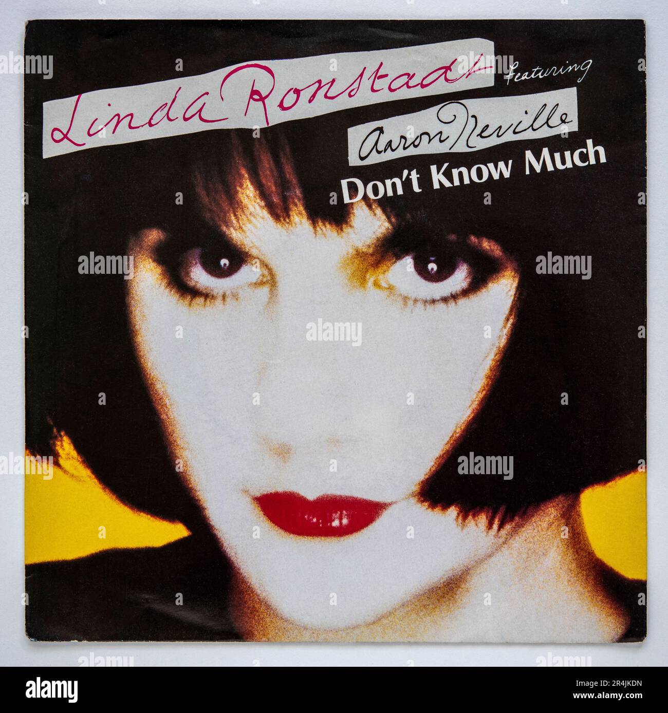 Couverture de l'image de la version en vinyle de sept pouces de ne pas savoir beaucoup par Linda Ronstadt et Aaron Neville, qui a été publié en 1989 Banque D'Images