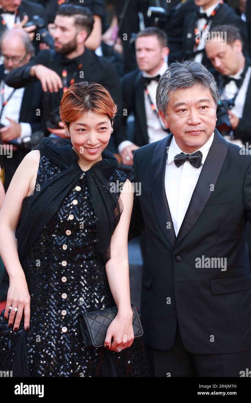 Cannes, France, 27th mai 2023. Sakura Andō et Hirokazu Koreeda arrivent sur le tapis rouge pour la projection et la cérémonie de clôture du gala élémentaire au Festival de Cannes 76th, en France. Credit: Doreen Kennedy/Alamy Live News. Banque D'Images