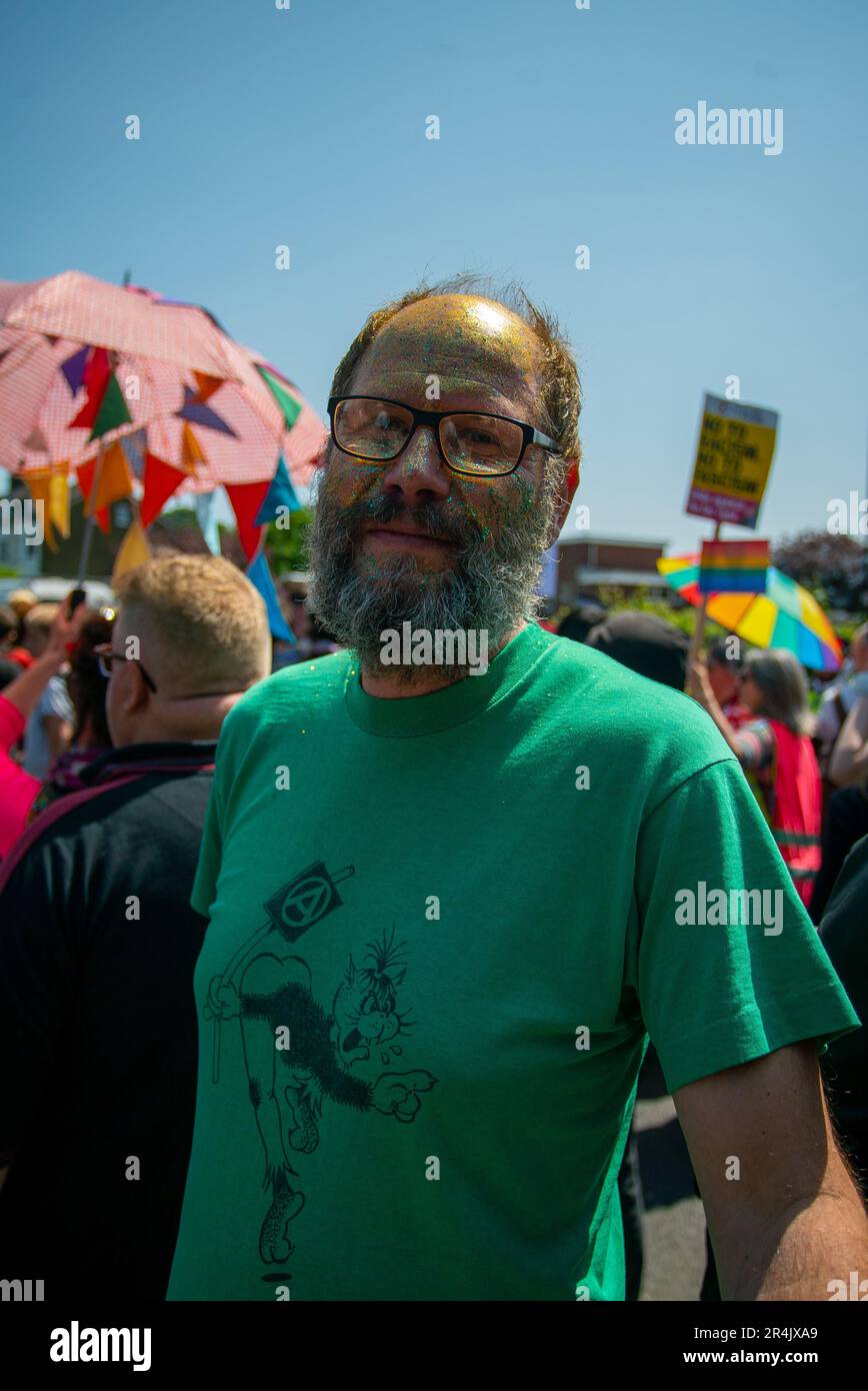 Londres, Royaume-Uni - 27 mai 2023: Des manifestants au Honor Oak Pub Banque D'Images