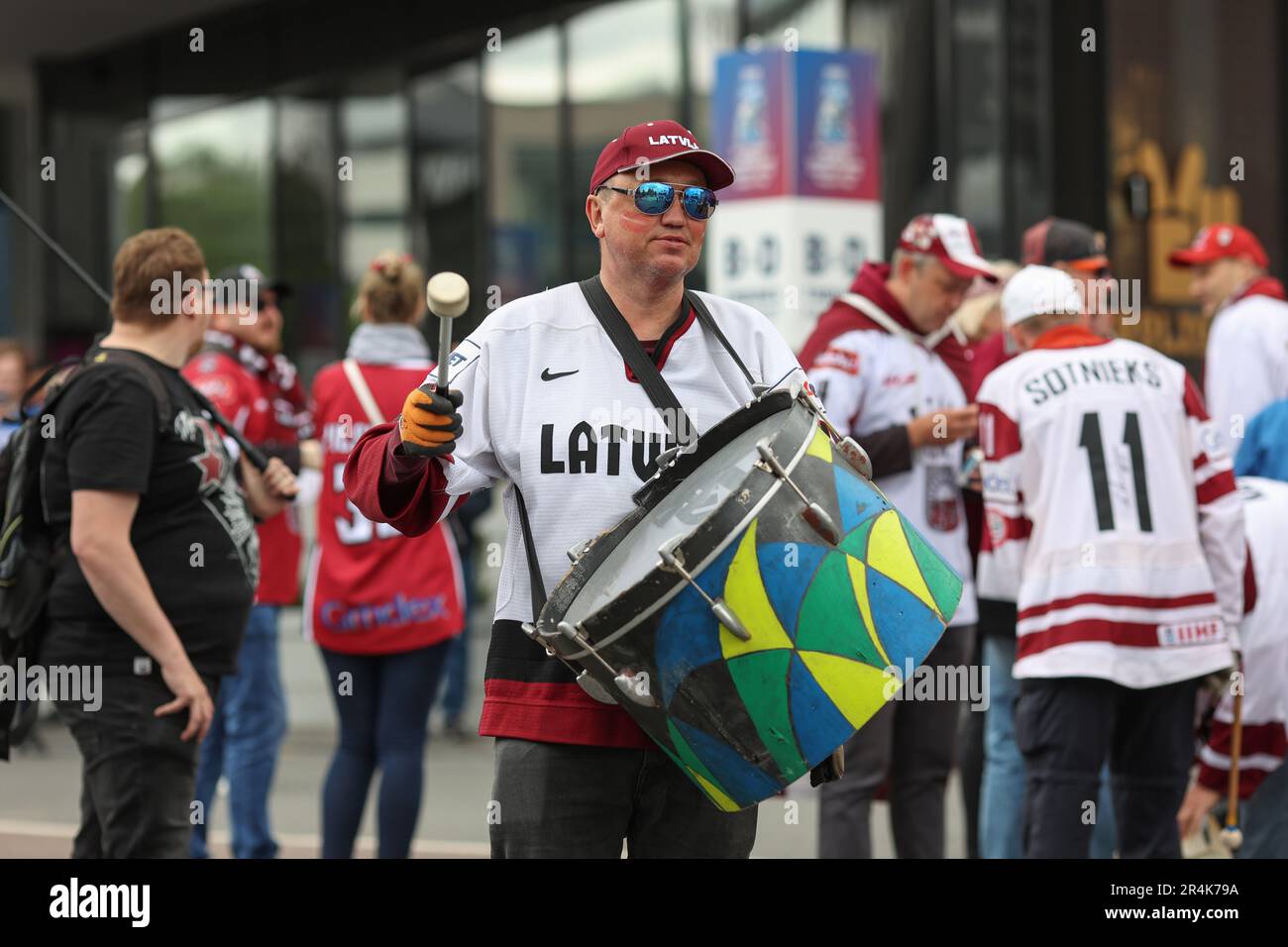 Les fans de l'équipe lettone de hockey sur glace assistent au match Lettonie - USA Championnat du monde de hockey sur glace pour la médaille de bronze à Nokia Arena. 2023 le Championnat du monde de hockey sur glace de l'IIHF a lieu du 12 au 28.5.2023 à Tampere, en Finlande et à Riga, en Lettonie. Banque D'Images