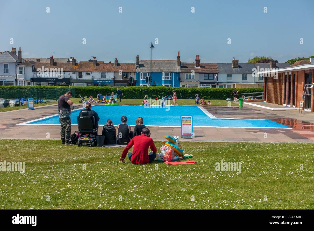 Enfants, Lido, affaire, front de mer, affaire, Kent, Angleterre, mai Banque D'Images