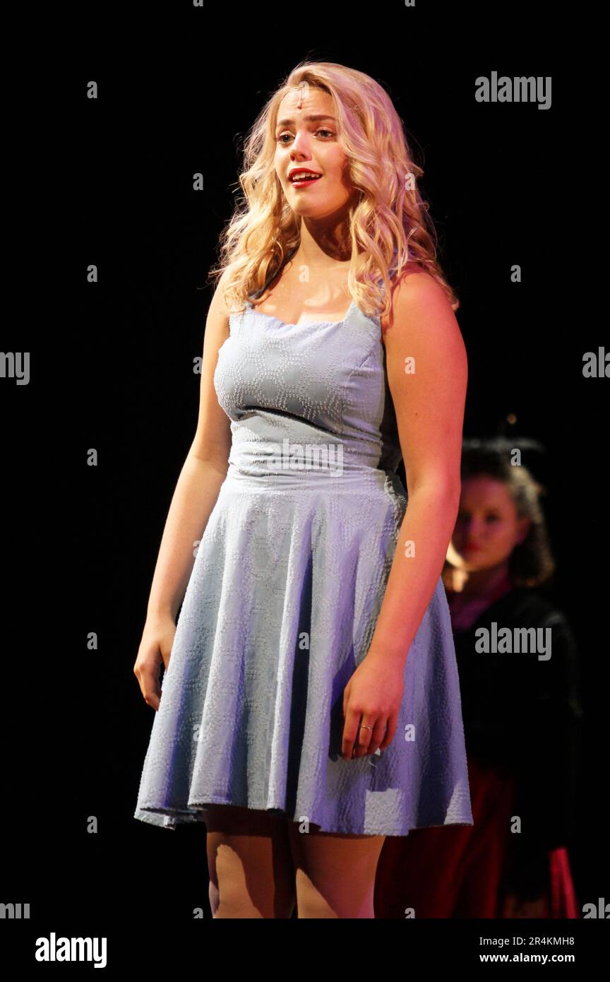 renee-rapp-se-produit-aux-national-high-school-musical-theatre-awards-2018-egalement-appeles-jimmy-awards-au-minskoff-theatre-de-new-york-sur-25-juin-2018-credit-photo-henry-mcgee-mediapunch-2r4kmh8.jpg