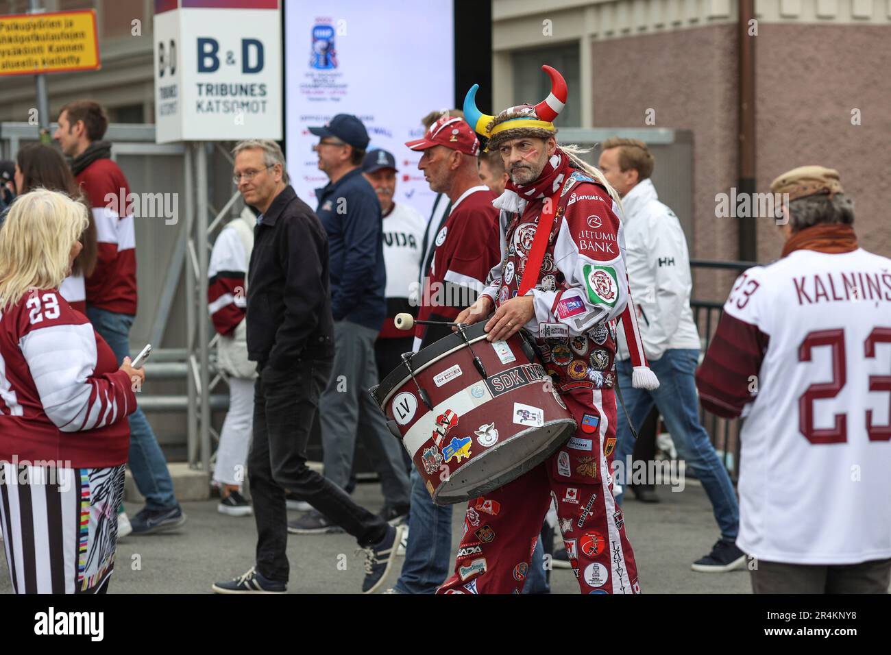 Tampere, Finlande. 28th mai 2023. Les fans de l'équipe lettone de hockey sur glace assistent au match Lettonie - USA Championnat du monde de hockey sur glace pour la médaille de bronze à Nokia Arena. 2023 le Championnat du monde de hockey sur glace de l'IIHF a lieu du 12 au 28.5.2023 à Tampere, en Finlande et à Riga, en Lettonie. (Photo de Takimoto Marina/SOPA Images/Sipa USA) crédit: SIPA USA/Alay Live News Banque D'Images