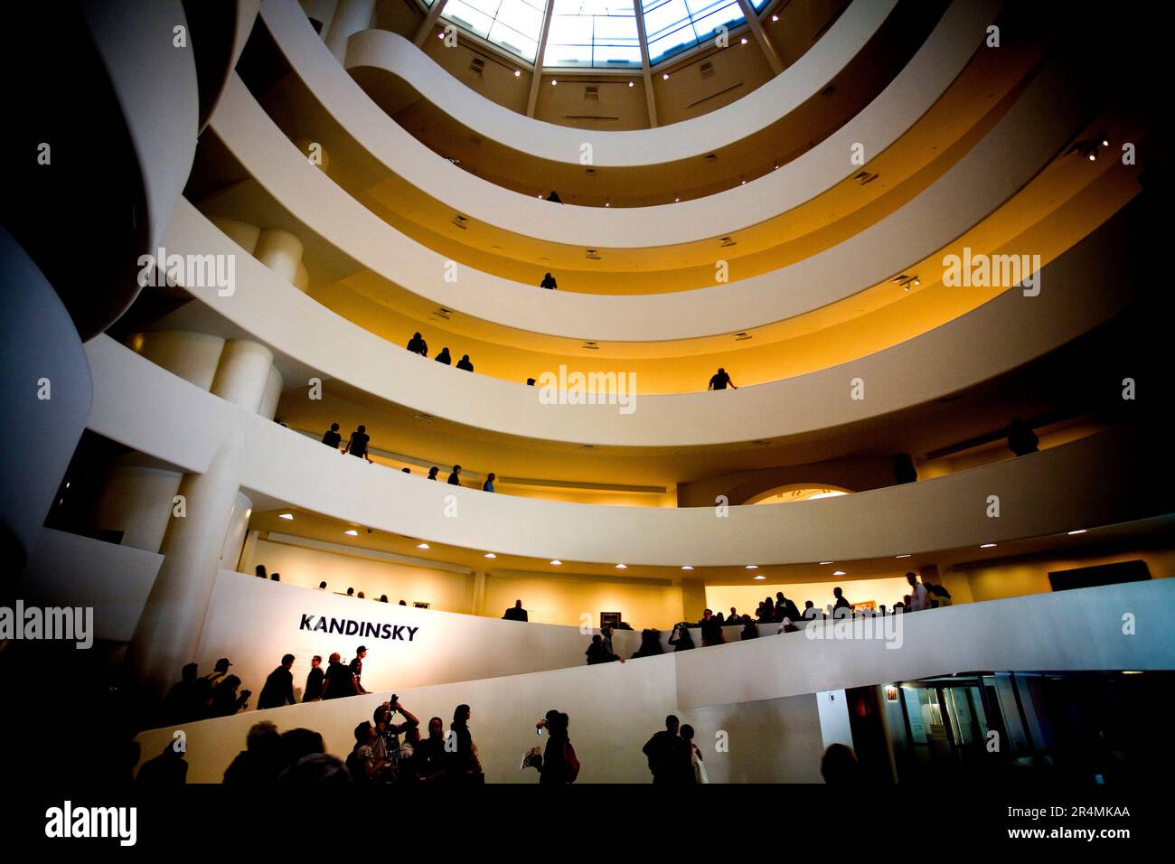 Vue intérieure du musée Solomon R. Guggenheim. Banque D'Images
