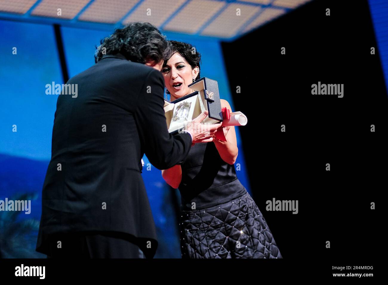 Koji Yakusho reçoit le prix du meilleur acteur photographié lors de la ...