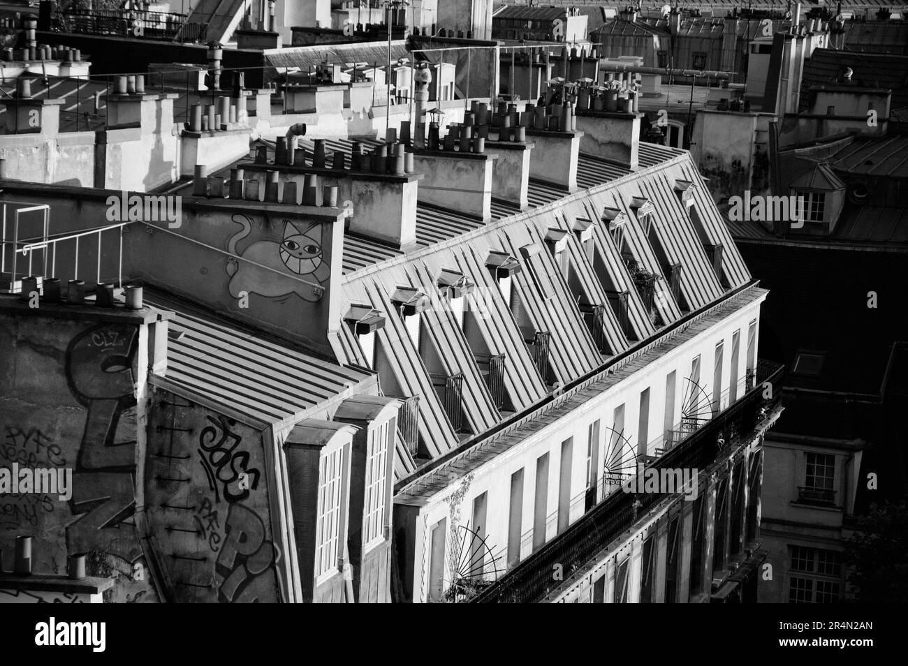 Toits de paris noir et blanc Banque de photographies et d’images à ...